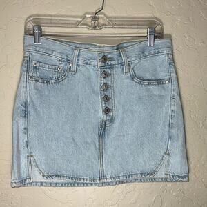 Levi’s the icon skirt. light wash denim mini skirt